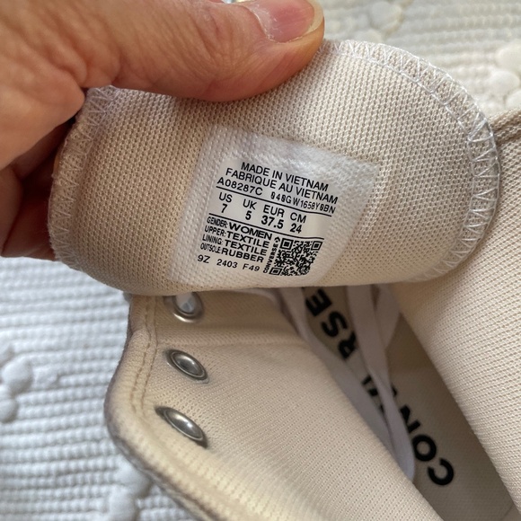 Brand new Converse platform hightops - Picture 8 of 9